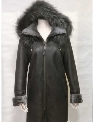 Abrigo de piel vuelta con capucha de pelo