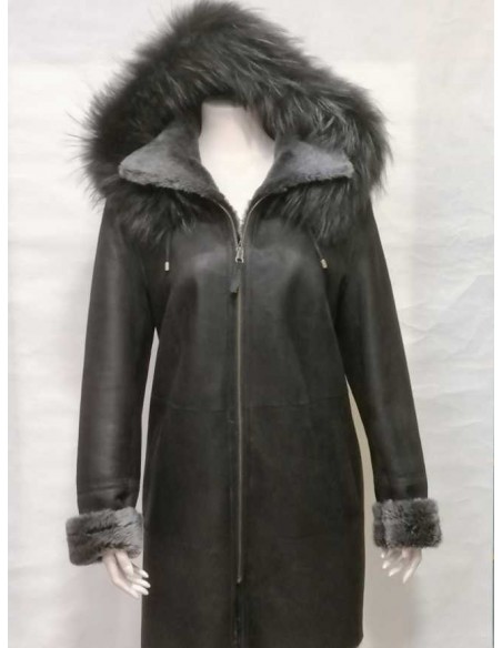 Abrigo de piel vuelta con capucha de pelo