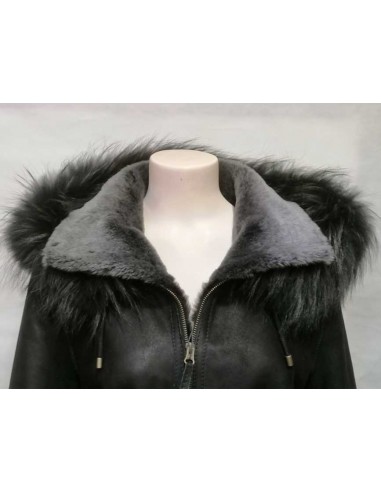Abrigo de piel vuelta con capucha de pelo