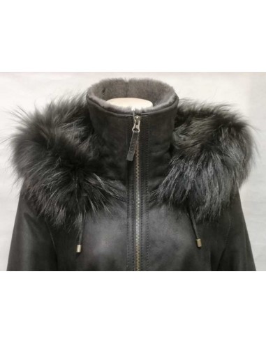 Abrigo de piel vuelta con capucha de pelo