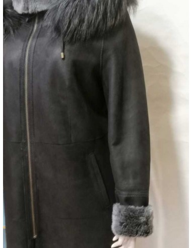 Abrigo de piel vuelta con capucha de pelo