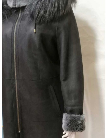 Abrigo de piel vuelta con capucha de pelo