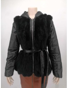 Chaqueta de pelo combinada con capucha