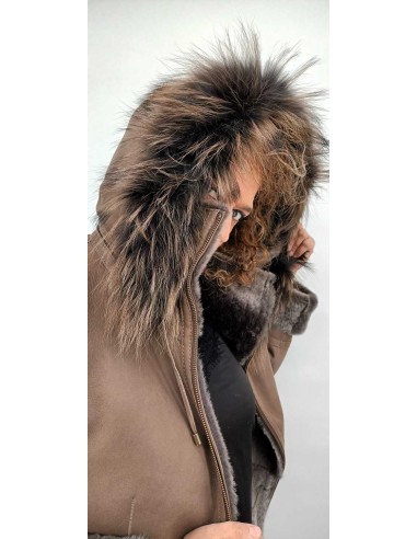 Abrigo de piel vuelta con capucha de pelo
