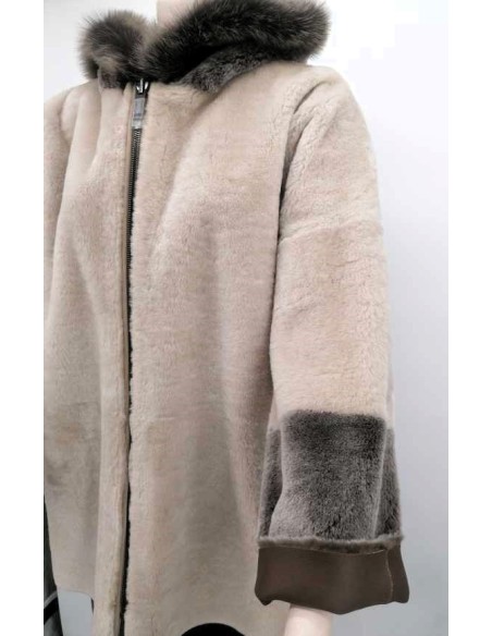 Chaqueta de piel reversible con capucha