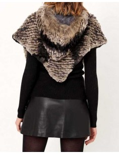 Poncho de pelo con capucha 2