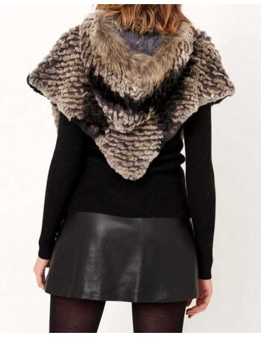 Poncho de pelo con capucha