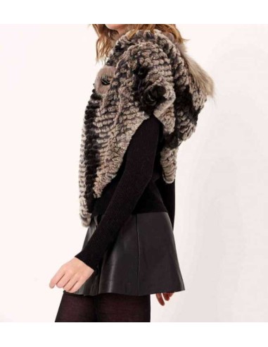 Poncho de pelo con capucha