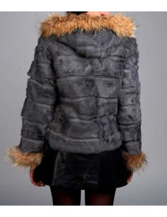 Cazadora de pelo con capucha 2