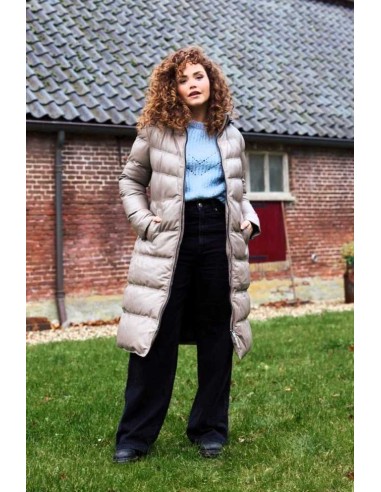 Abrigo de piel con capucha