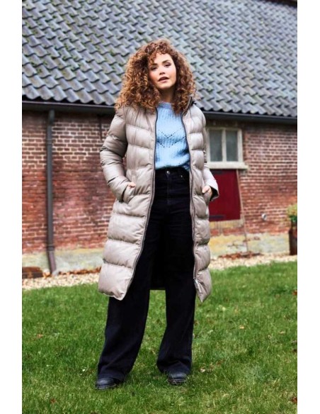 Abrigo de piel con capucha