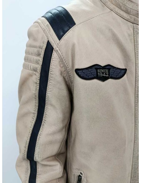 Cazadora de cuero entallada