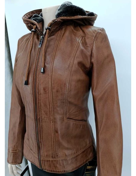 Cazadora de piel con capucha desmontable
