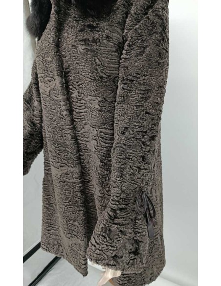 Abrigo de pelo sintético con cuello de zorro