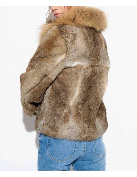 Chaqueta de lomos con cuello de pelo